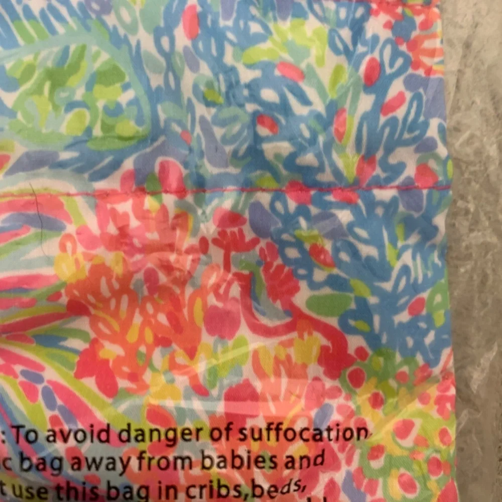 Lilly Pulitzer Wine Tote Featured in Lover's Coral NEW Vibrant Beachy Preppy - Picture 7 of 9